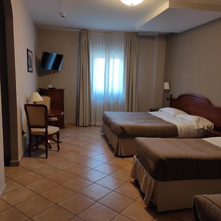 Hotel Le Mura Foligno Exterior photo