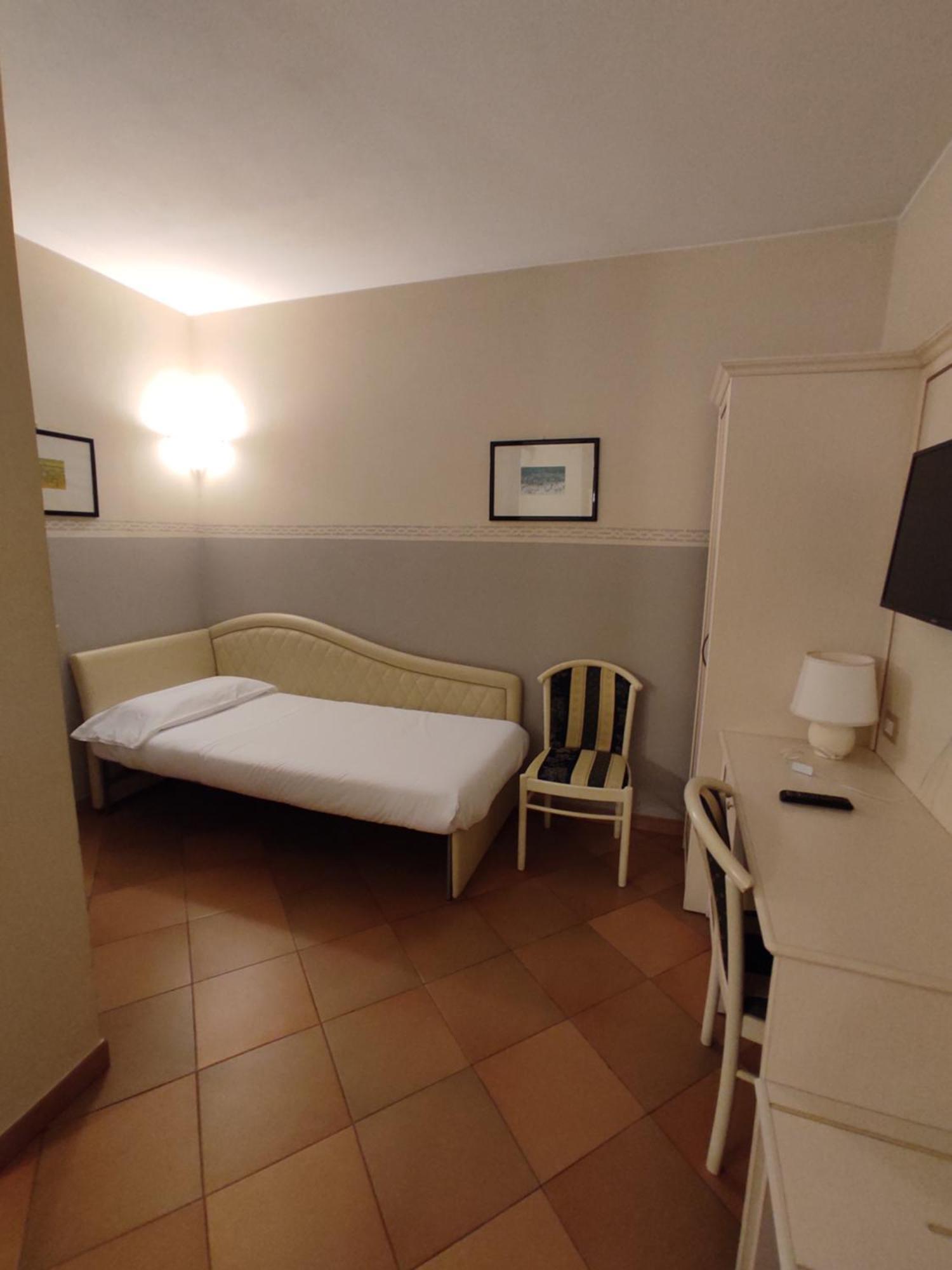 Hotel Le Mura Foligno Exterior photo