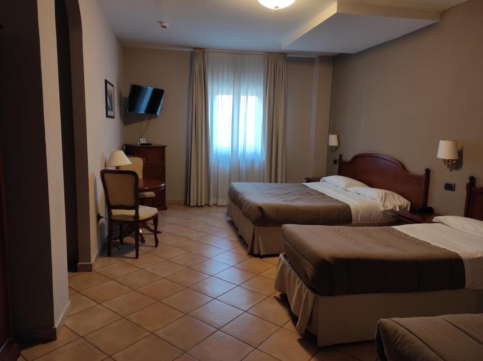 Hotel Le Mura Foligno Exterior photo