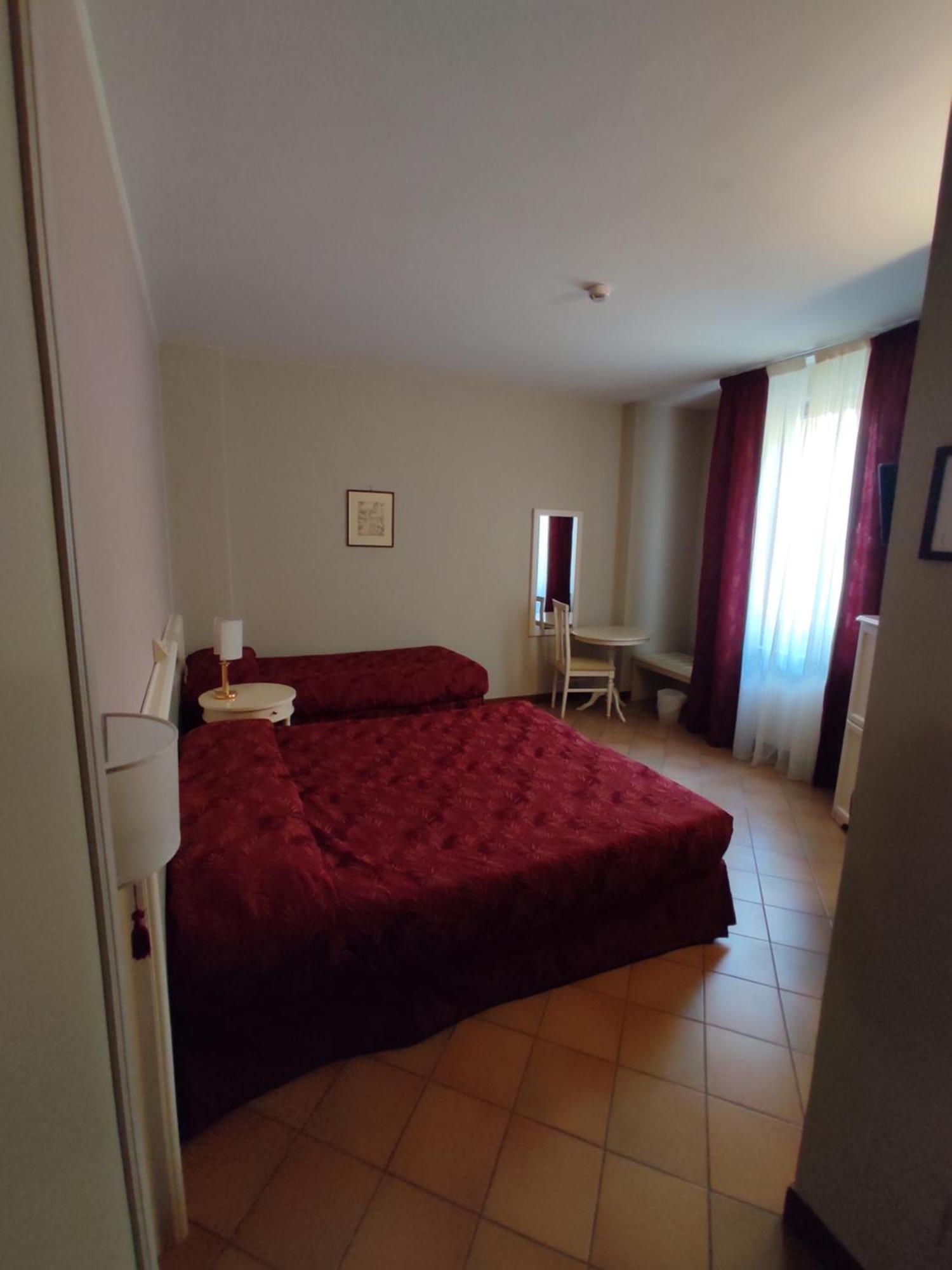 Hotel Le Mura Foligno Exterior photo