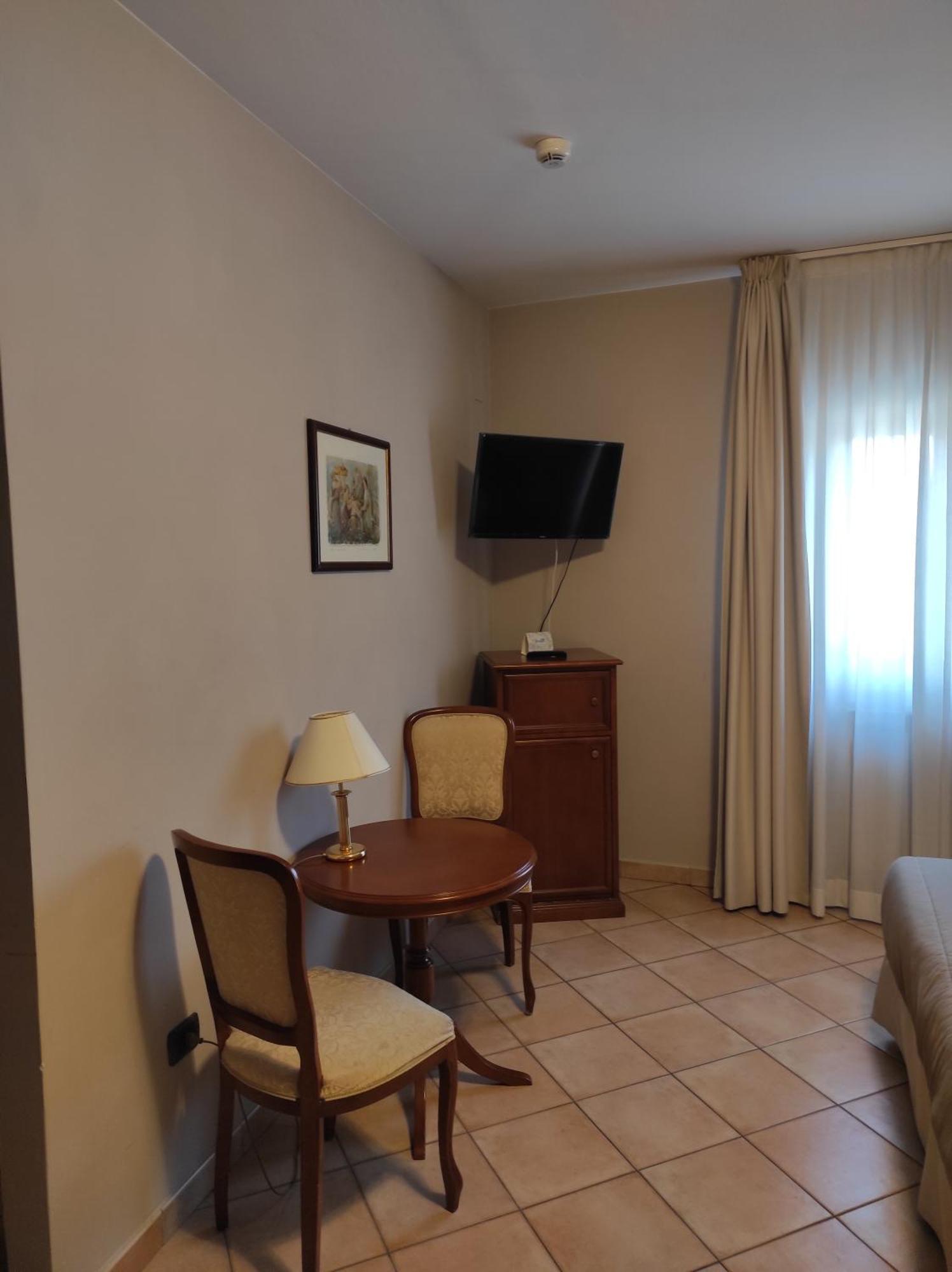 Hotel Le Mura Foligno Exterior photo