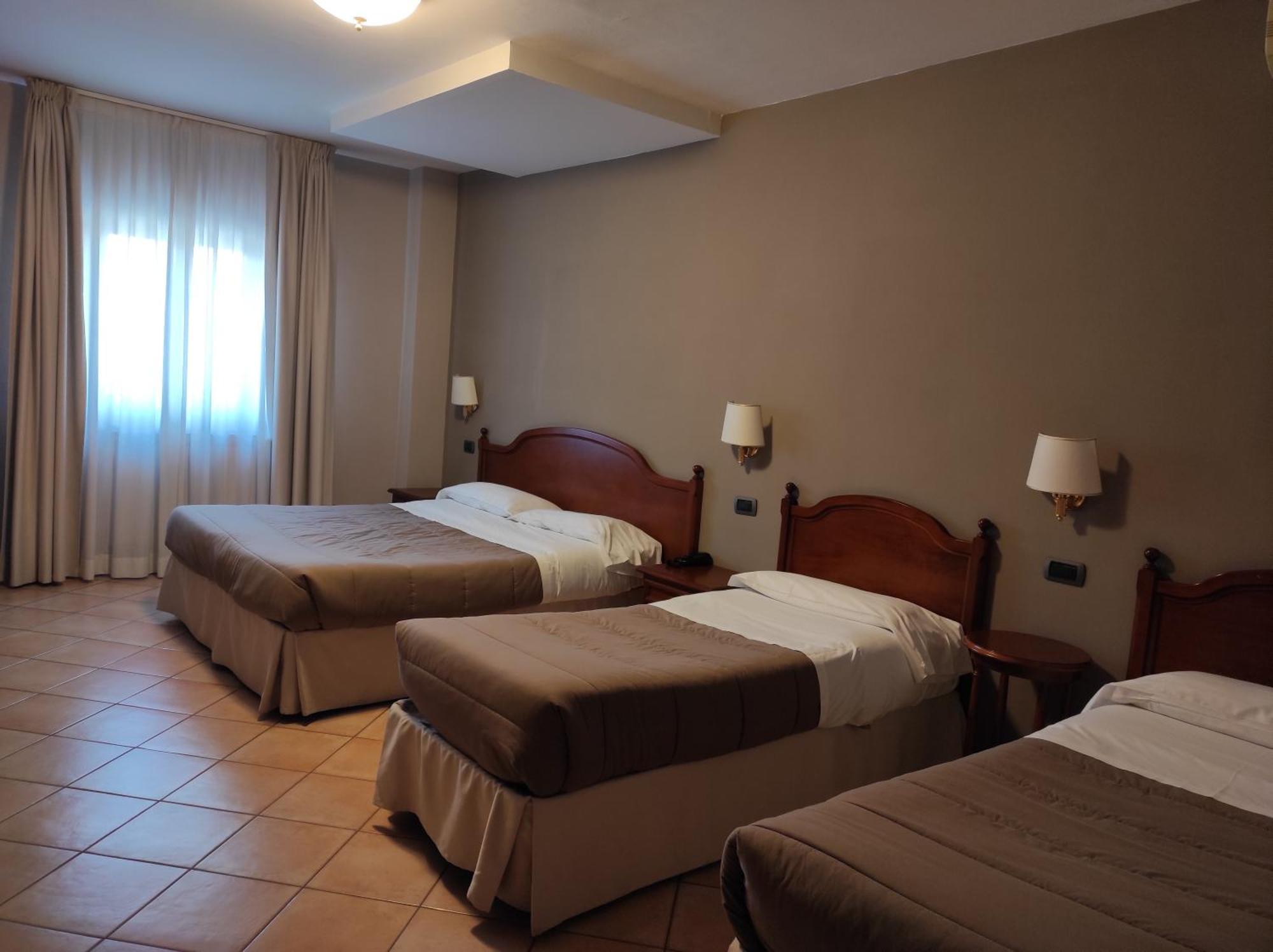 Hotel Le Mura Foligno Exterior photo