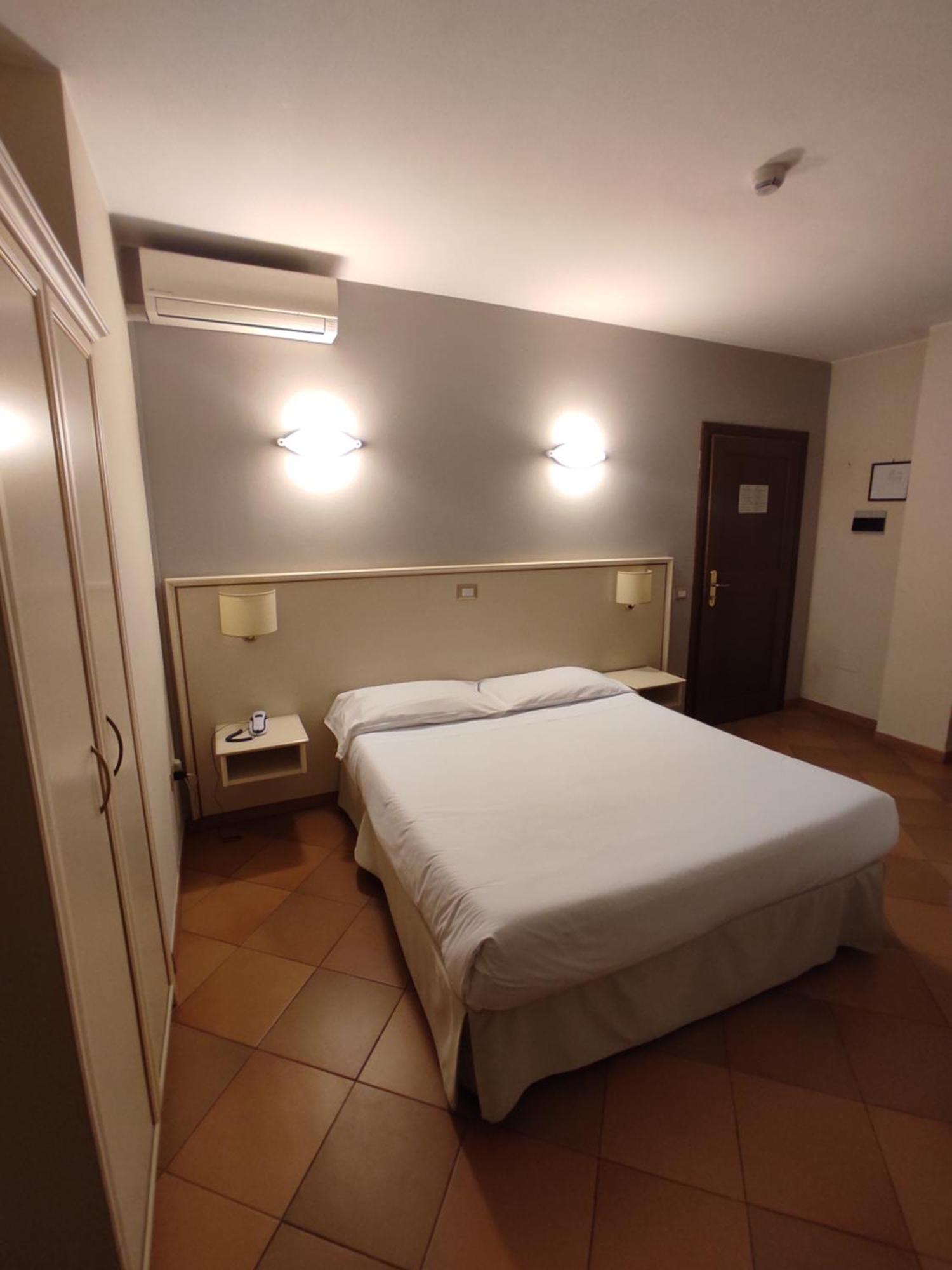 Hotel Le Mura Foligno Exterior photo