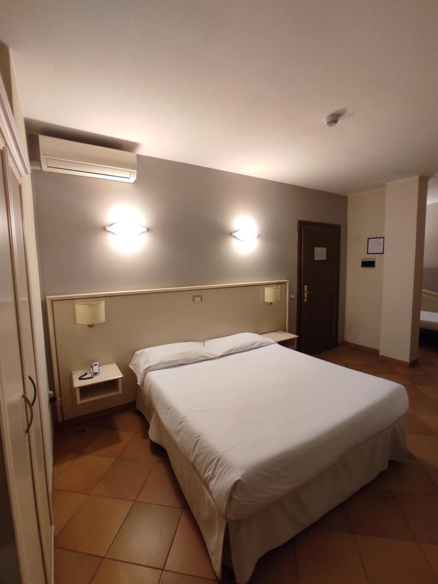 Hotel Le Mura Foligno Exterior photo