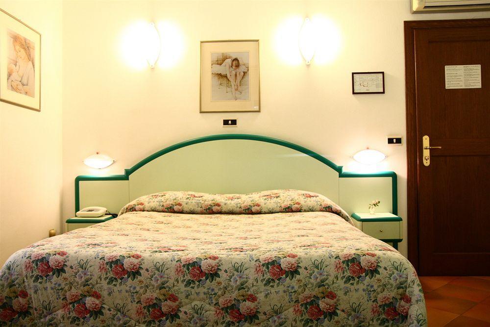 Hotel Le Mura Foligno Exterior photo