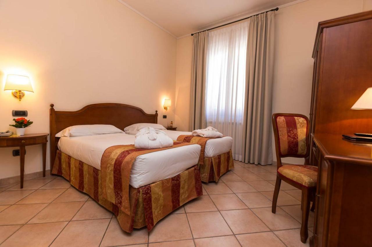 Hotel Le Mura Foligno Exterior photo