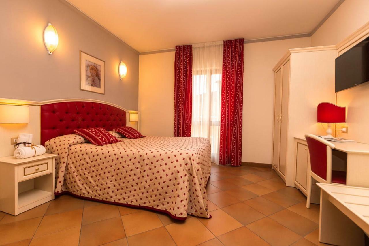 Hotel Le Mura Foligno Exterior photo